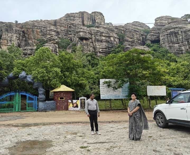 పాండవుల గుట్టలో పర్యాటక దినోత్సవ ఏర్పాట్ల పరిశీలన - Udayam