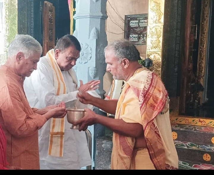 తెలంగాణ తిరుమలను దర్శించుకున్న నేతలు - Udayam