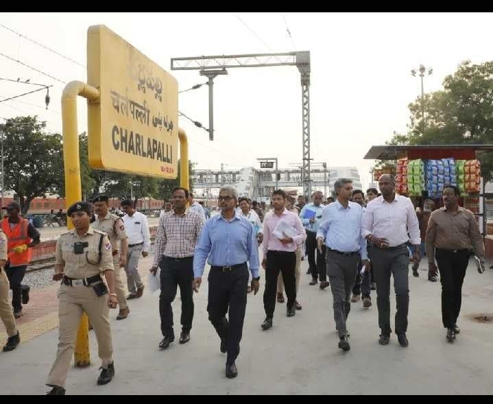 చర్లపల్లి రైల్వే స్టేషన్ను పరిశీలించిన జీఎం - Udayam