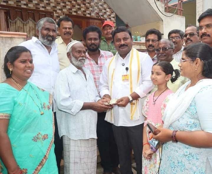 పామర్రులో ఎమ్మెల్యే పింఛన్ల పంపిణీ - Udayam