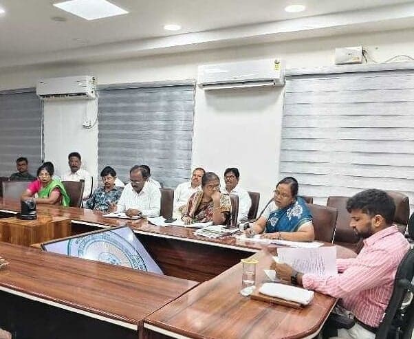 నిత్యావసర ధరలపై జేసీ ఆదేశాలు - Udayam