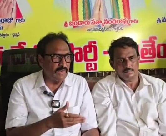 అసంపూర్తి భవనం ప్రారంభంపై బండారు ఫైర్ - Udayam