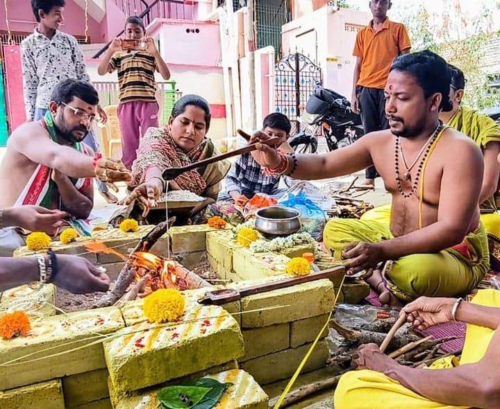 తాడిపత్రిలో వర్షాల కోసం వరుణ హోమం - Udayam
