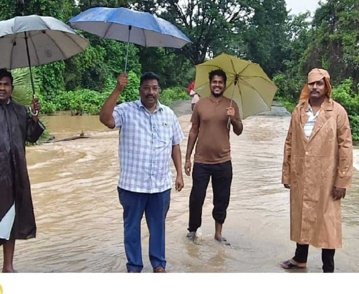 వరదలపై వీఆర్పురం పోలీసుల హెచ్చరిక - Udayam