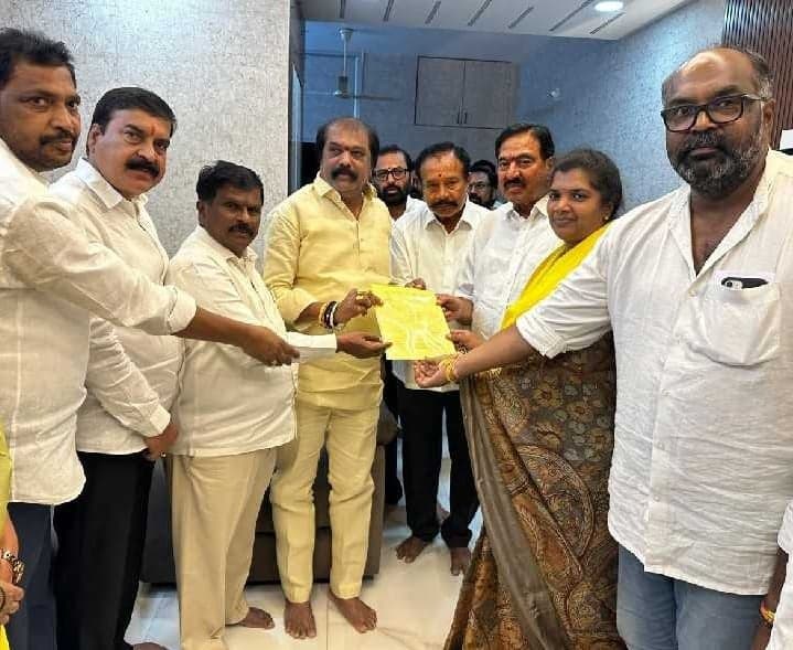 గుంతకల్లులో యశోద గౌడ్కు బీఫామ్ - Udayam