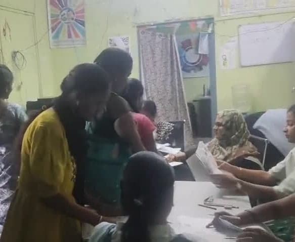 అంగన్వాడీ పోస్టులకు 1,078 దరఖాస్తులు - Udayam