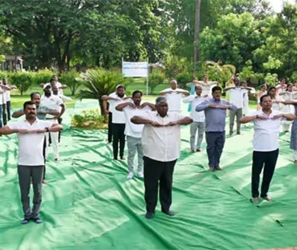 శరీర, మనస్సుల కలయికే యోగా