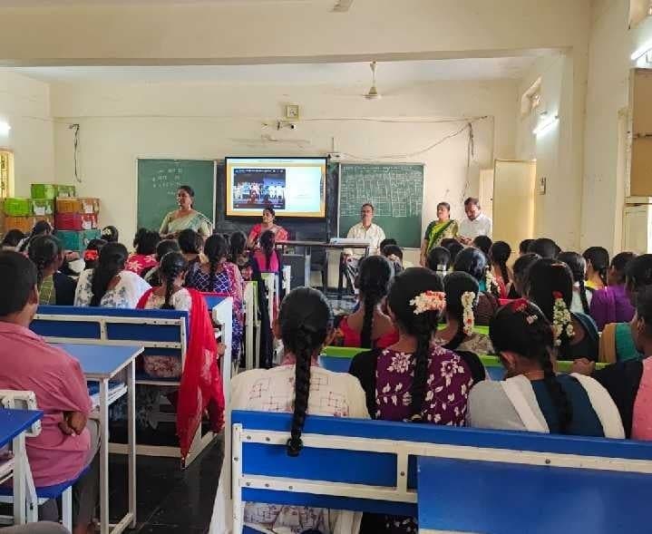 అవుకులో బాలికలకు అవగాహన కార్యక్రమం