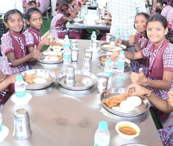 తెలంగాణలో 1.44 లక్షల మంది విద్యార్థులకు అల్పాహారం - Udayam Digital