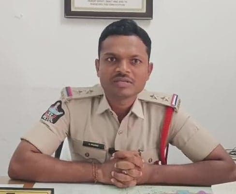 శింగనమలలో ఎస్ఐ ప్రసాద్ కీలక సూచనలు - Udayam