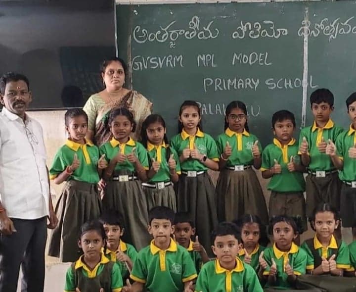 పాలకొల్లు స్కూల్లో ప్రపంచ పోలియో డే - Udayam