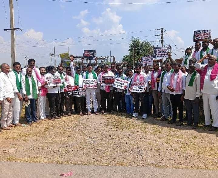 విద్యుత్ కోతలపై సబ్స్టేషన్ ముట్టడి - Udayam