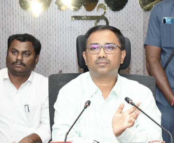 ఓటరు జాబితా డిజిటలైజేషన్లో తొలి దశ పూర్తి - Udayam