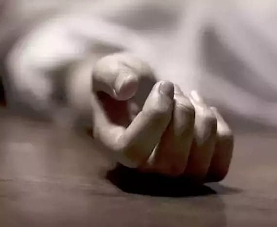 మాదాపూర్లో సాఫ్ట్వేర్ ఉద్యోగిని ఆత్మహత్య - Udayam