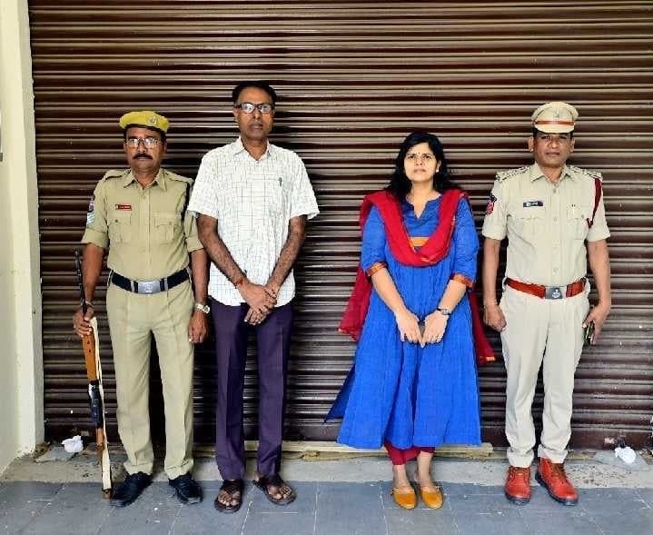 ఈవీఎం గోడౌన్ను పరిశీలించిన కలెక్టర్ - Udayam