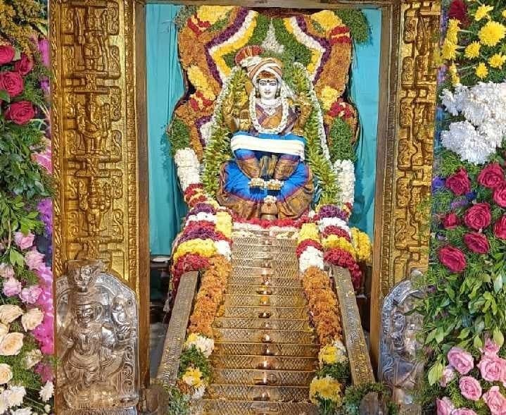 ప్రత్యేక అలంకరణలో వాసవీ మాత - Udayam