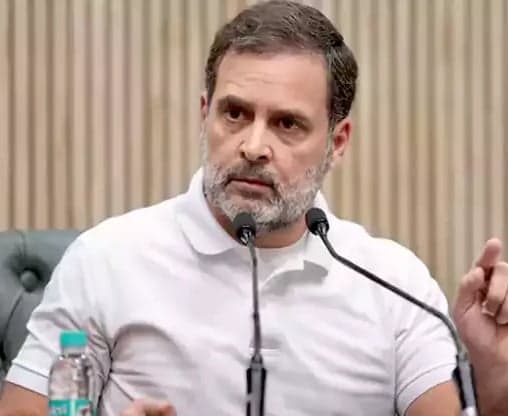 యూపీఐ ఛార్జీలు.. ట్రంప్ను బుజ్జగించేందుకేనా?: కాంగ్రెస్ - Udayam