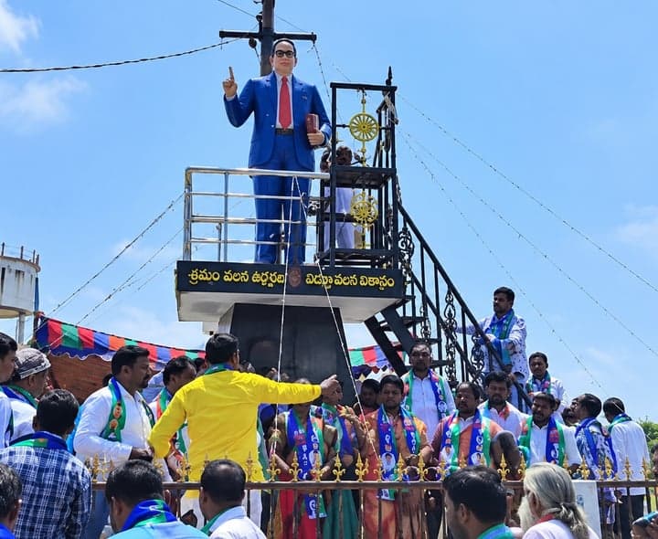 అంబేడ్కర్ స్ఫూర్తితో ఉద్యమించాలి - Udayam
