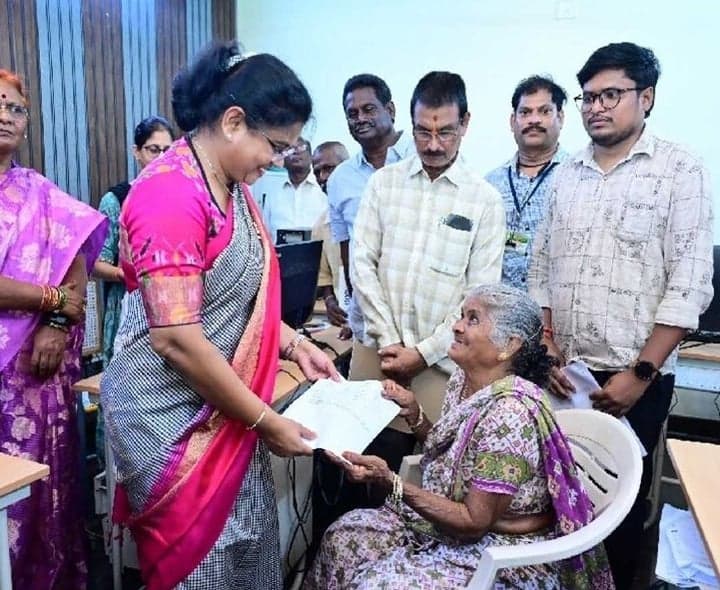 భీమవరంలో పింఛన్ దరఖాస్తుల ప్రక్రియ పరిశీలన - Udayam