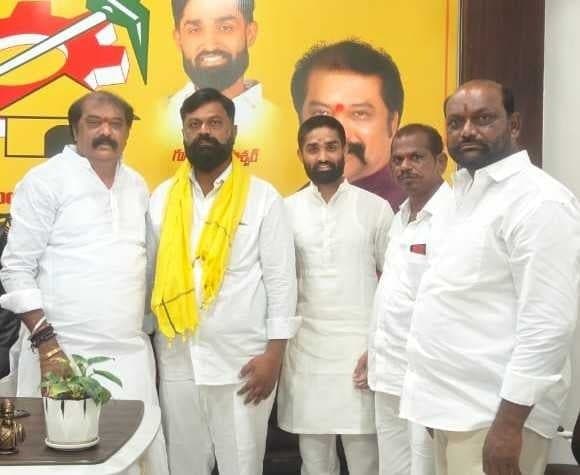 వైసీపీ మాజీ కౌన్సిలర్ టీడీపీలో చేరిక - Udayam