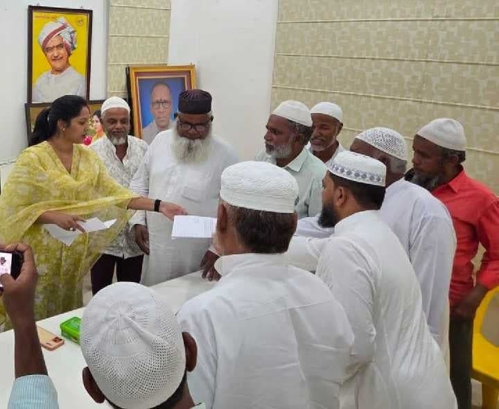 మైనార్టీల సమస్యలపై ఎమ్మెల్యేకు వినతి - Udayam
