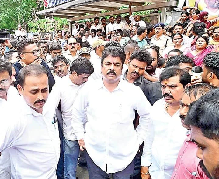 విజయవాడలో రాజకీయ ఉద్రిక్తత - Udayam Digital