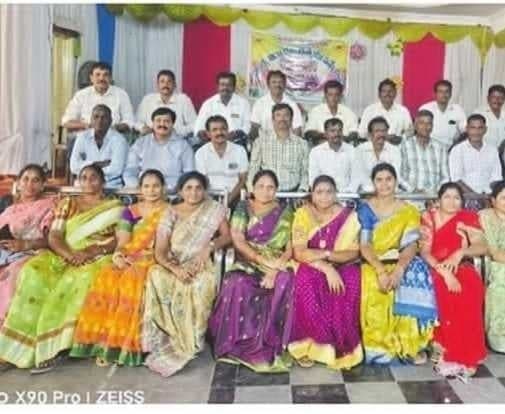 33 ఏళ్ల తర్వాత కలిసిన పూర్వ విద్యార్థులు - Udayam