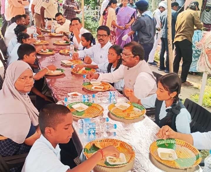 మందమర్రిలో విద్యార్థులకు ఉచిత అల్పాహారం - Udayam