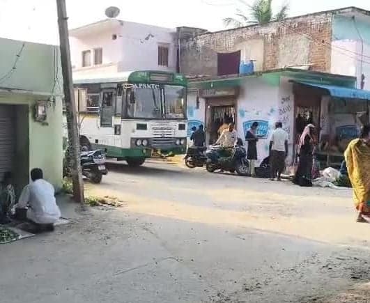 తంబళ్లపల్లెలో మార్కెట్తో ట్రాఫిక్ ఇబ్బందులు - Udayam