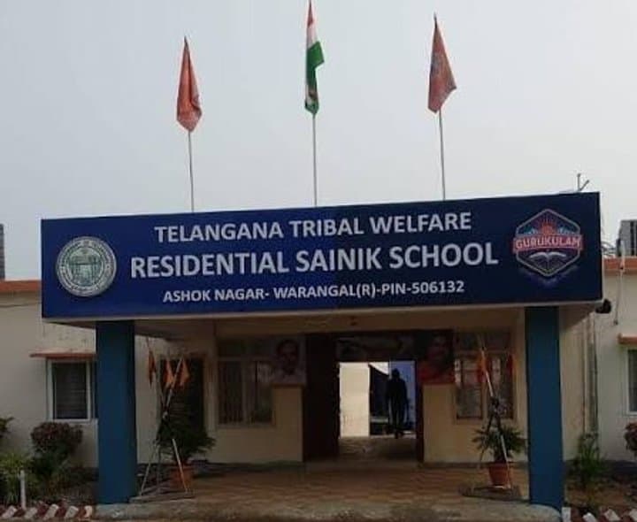 గిరిజన విద్యార్థులకు బాటలు వేస్తున్న సైనిక్ స్కూల్ - Udayam Digital