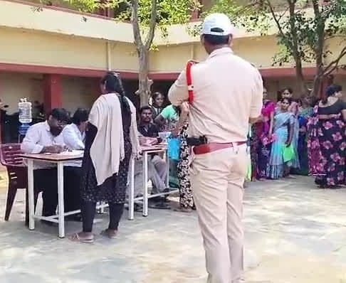 పుల్లూరులో విద్యా కమిటీ ఎన్నికలపై వివాదం - Udayam