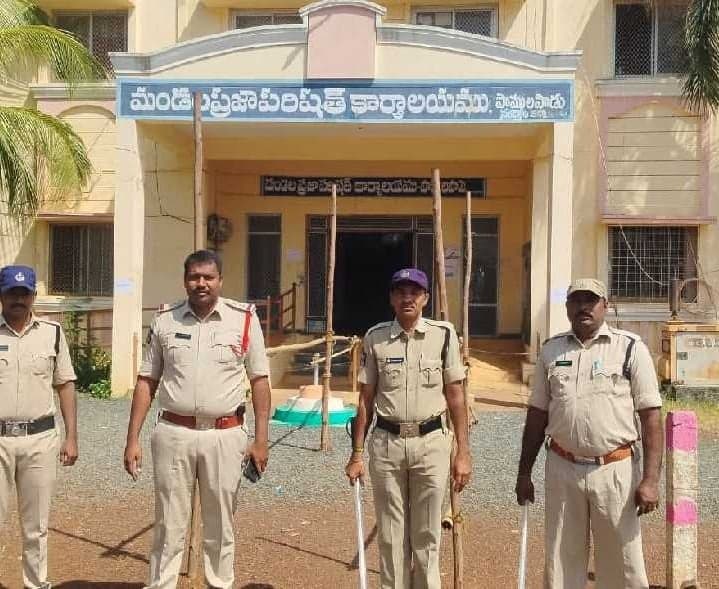 పాములపాడు ఎంపీడీవో కార్యాలయం వద్ద బందోబస్తు - Udayam