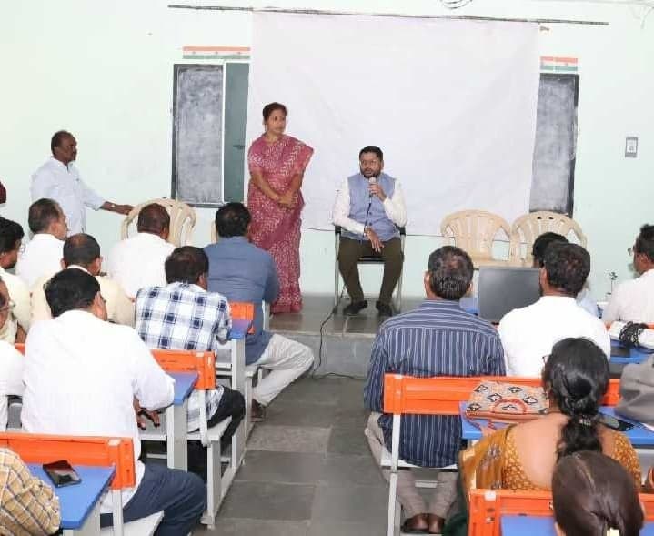 టెక్నాలజీతో బోధనా నైపుణ్యాలు పెంచుకోవాలి: గద్వాల కలెక్టర్ - Udayam