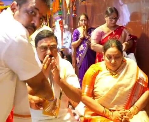 ఇంద్రకీలాద్రిపై దుర్గమ్మను దర్శించిన కేంద్ర సహాయ మంత్రి - Udayam