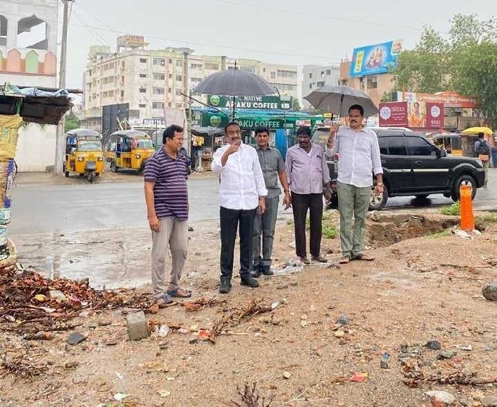 నరసరావుపేటలో ఎమ్మెల్యే పర్యటన - Udayam