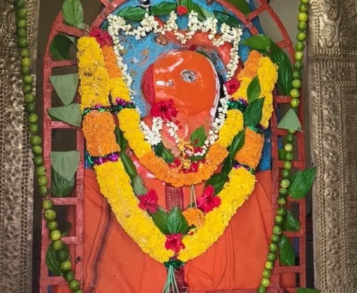 నూజెండ్లలో ప్రసన్న ఆంజనేయస్వామికి పూజలు - Udayam