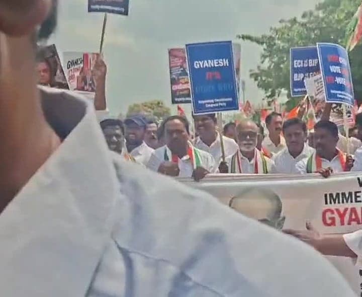 ఈసీ వైఖరిపై కాంగ్రెస్ నిరసన - Udayam