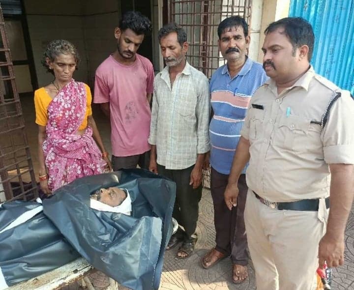 మునుగపాకలో పురుగుమందు తాగి రైతు మృతి - Udayam