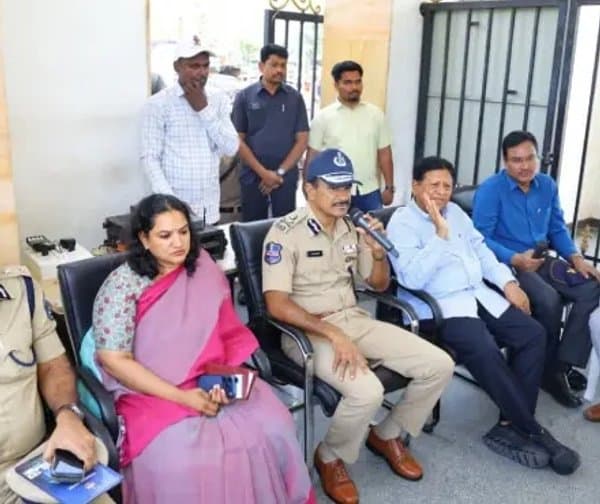 వరదలు, ట్రాఫిక్పై డీజీపీ సమీక్ష