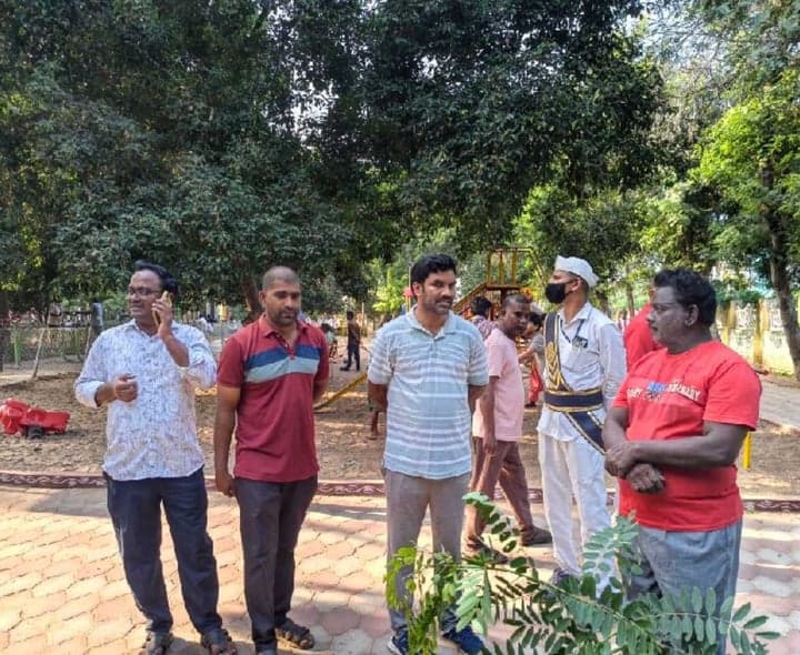 పార్కులు, పారిశుద్ధ్య పనులపై కమిషనర్ తనిఖీ - Udayam