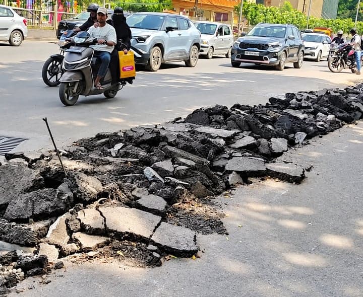 సికింద్రాబాద్-పంజాగుట్టలో గుంతలతో పరేషాన్ - Udayam