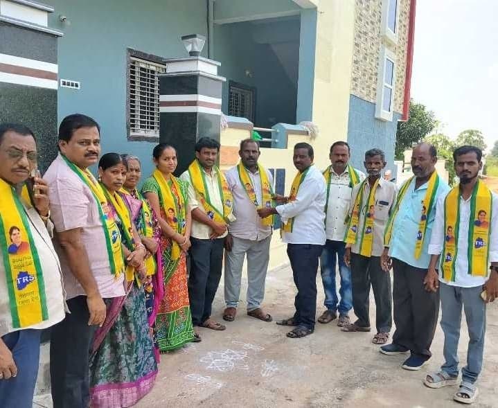 వెంకటాపూర్లో టీఆర్ఎస్లో చేరికలు - Udayam