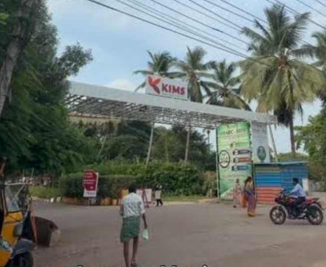 అమలాపురం కిమ్స్ వద్ద ట్రాఫిక్ కష్టాలు - Udayam