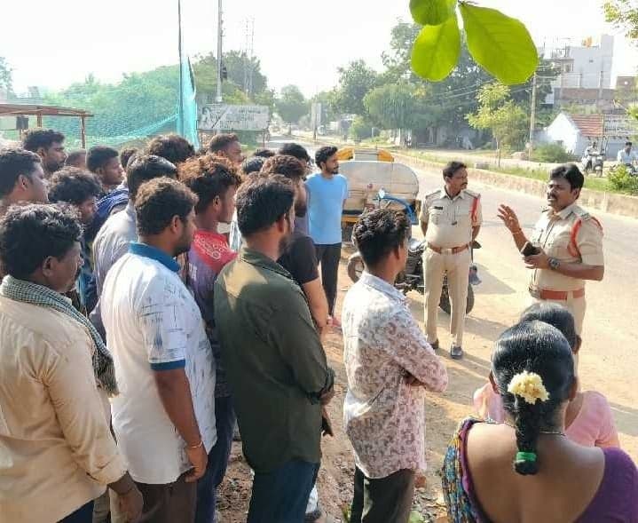ధర్మవరంలో పోలీసుల అవగాహన కార్యక్రమం - Udayam