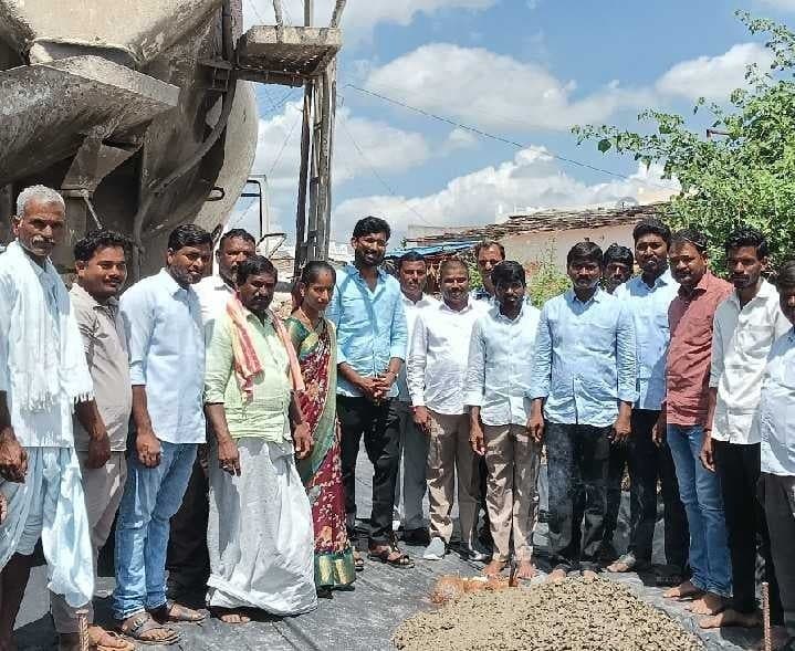 పోలేపల్లిలో సీసీ రోడ్డు పనులకు శ్రీకారం - Udayam