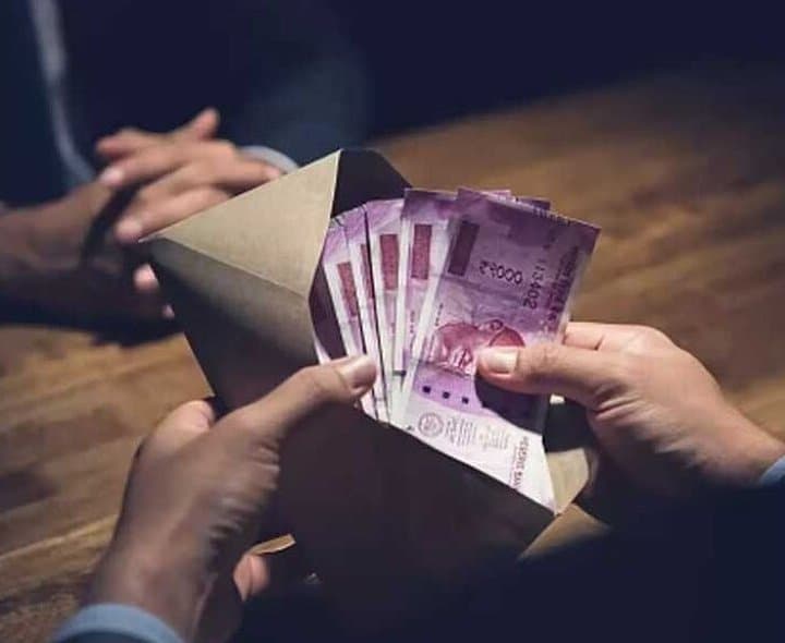 ఉద్యోగాల పేరుతో రూ.కోట్ల వసూళ్లు - Udayam