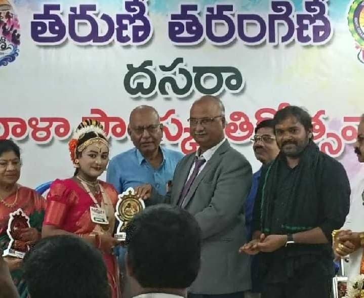 శాస్త్రీయ నృత్యంలో దివ్యశ్రీకి తృతీయ బహుమతి - Udayam