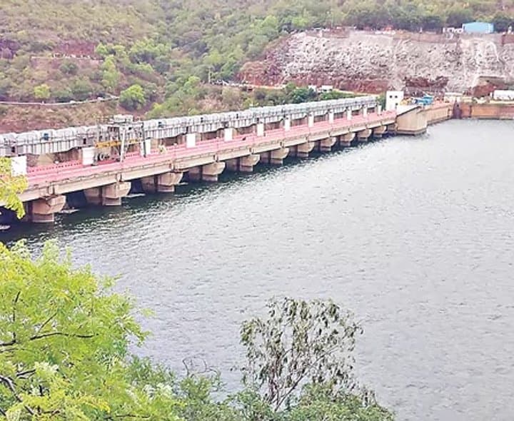 శ్రీశైలంలో పెరిగిన నీటిమట్టం - Udayam