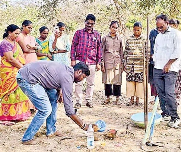 కుర్చీ ఆమెది.. పెత్తనం వారిదే - Udayam Digital