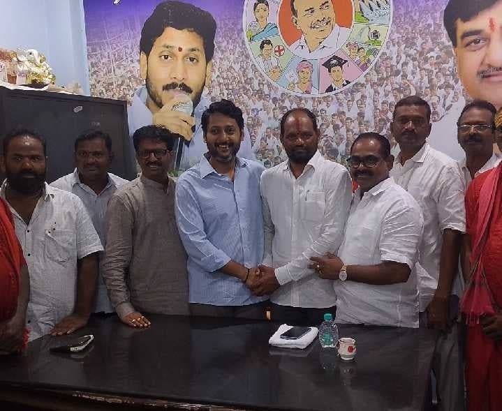 నరసన్నపేటలో భారతికి MPTC టికెట్ - Udayam